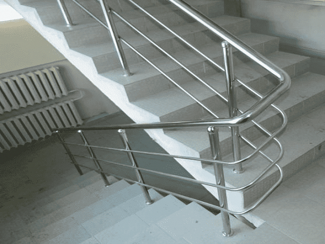Ограждение лестниц с горизонтальным заполнением